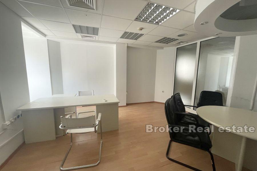 Split 3 - Spacious office space in a frequent location