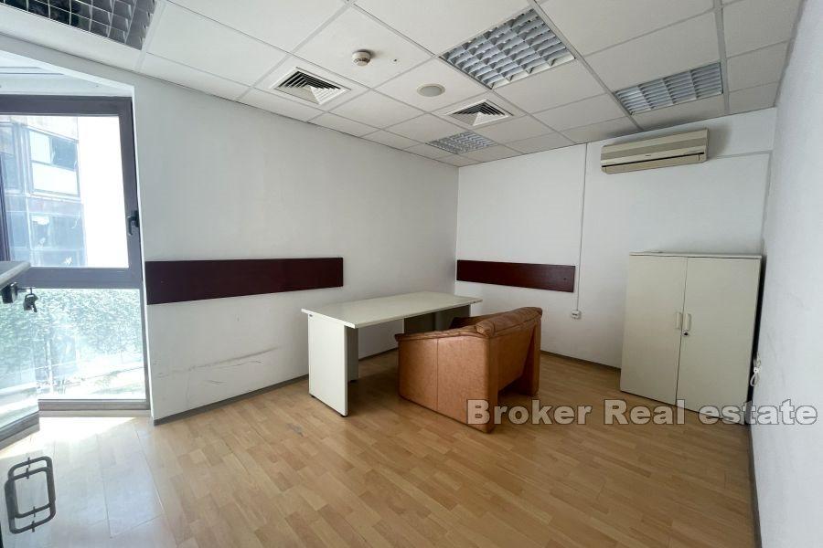 Split 3 - Spacious office space in a frequent location