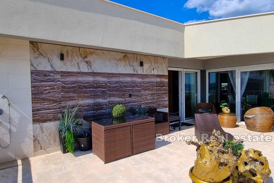 Penthouse luxueux avec vue dégagée sur la mer