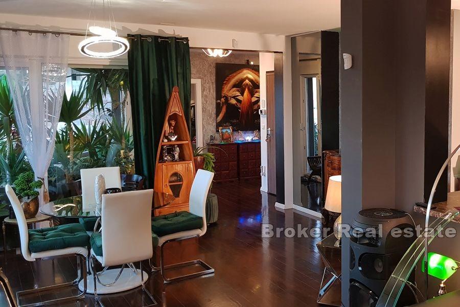 Penthouse luxueux avec vue dégagée sur la mer