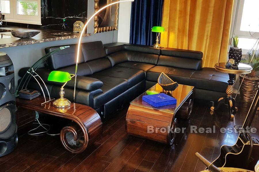 Penthouse luxueux avec vue dégagée sur la mer