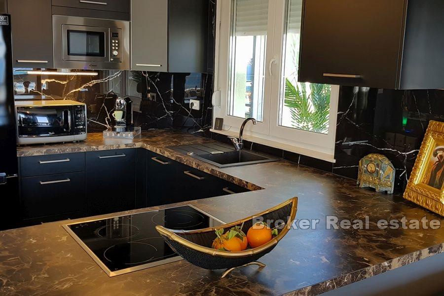 Penthouse luxueux avec vue dégagée sur la mer