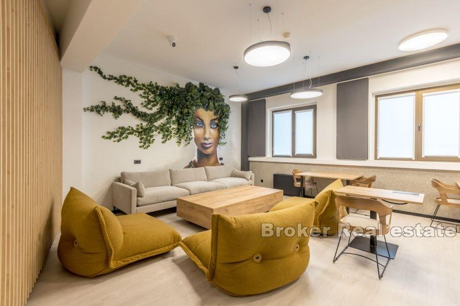 Split 3 - Modern furnished office space