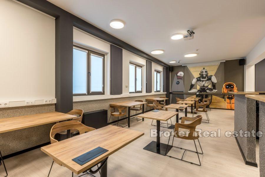 Split 3 - Modern furnished office space