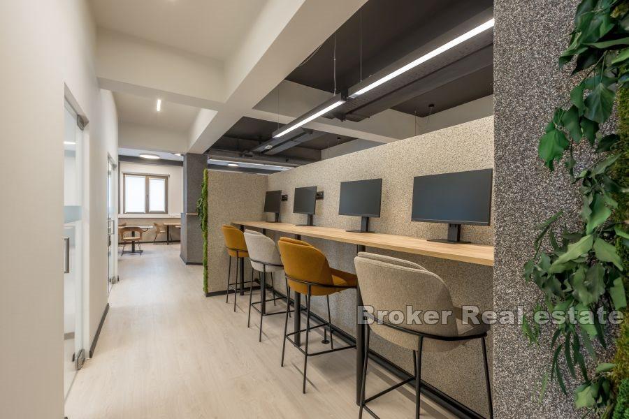 Split 3 - Espace de bureau meublé moderne