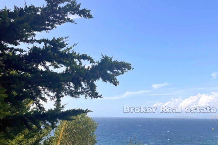 Building plot with sea view