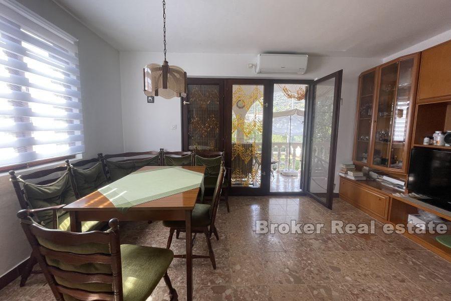 Enebolig nær sjøen