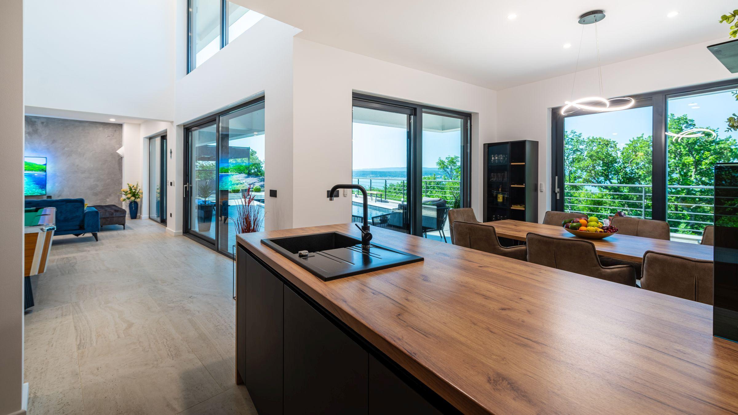 Une villa d'exception avec une vue dégagée sur la mer