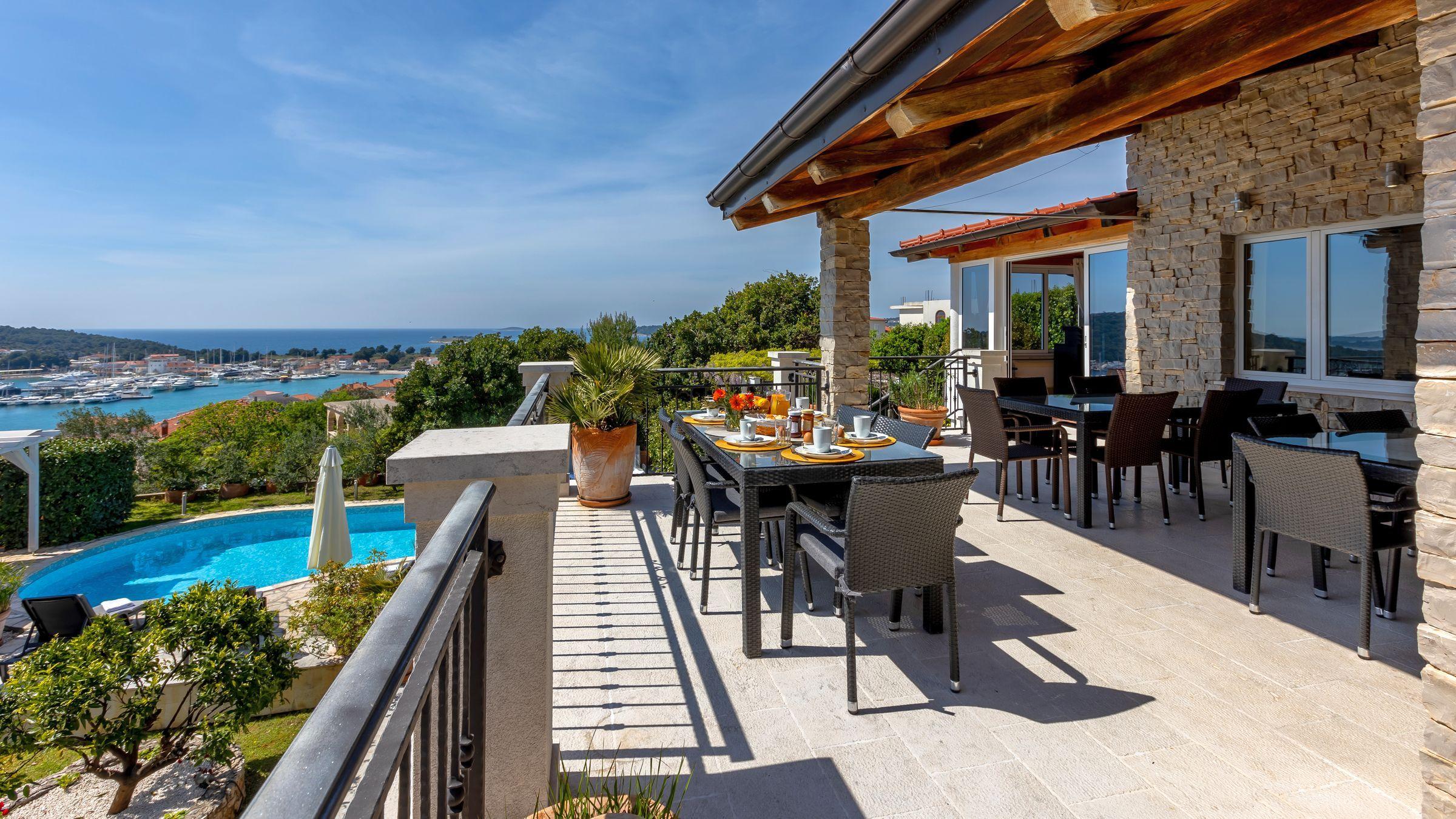 Villa med åpen havutsikt