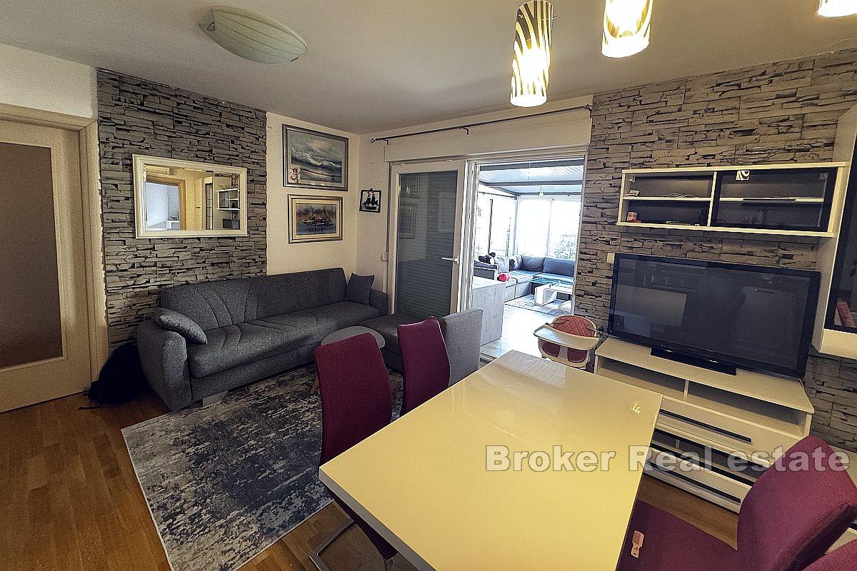 Appartement confortable de trois chambres à Mejaši