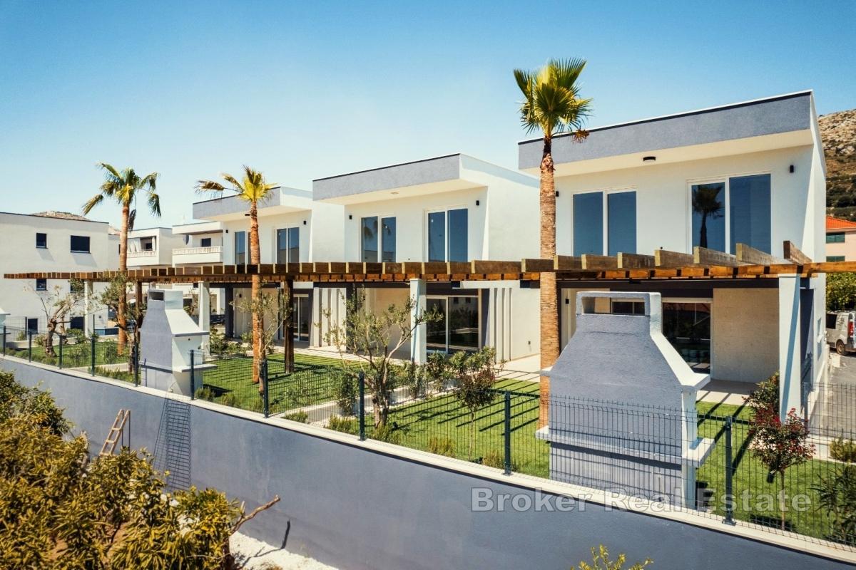 Nowoczesny dwupiętrowy dom