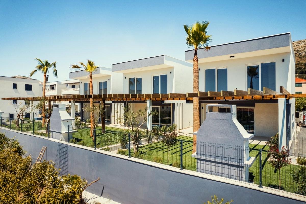 001-2030-81-Trogir-Modern-two-story-house-sale