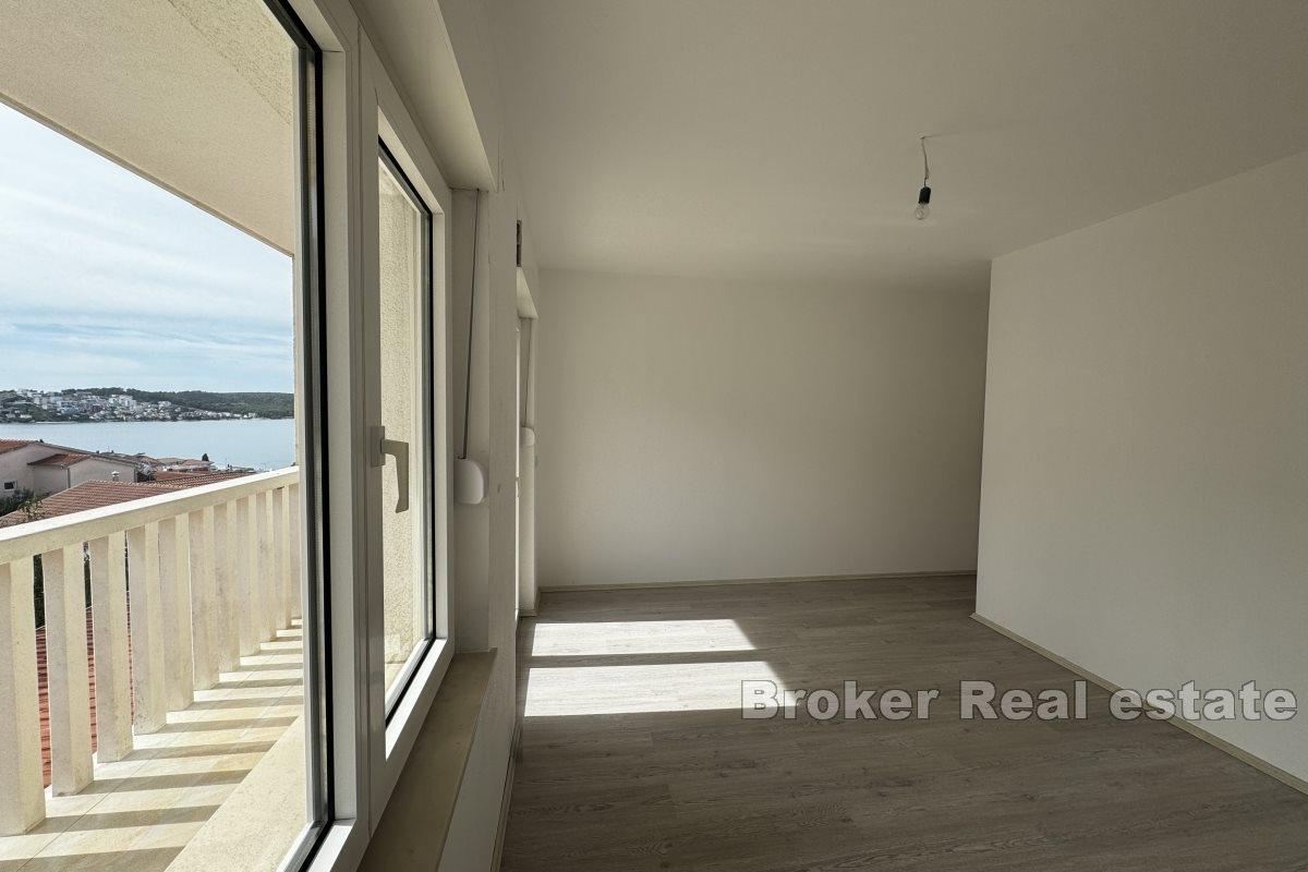 Three-bedroom apartment with sea view