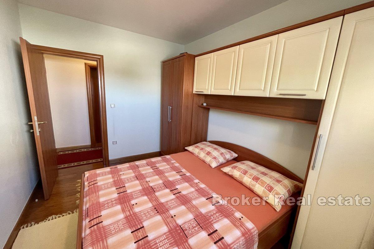 Appartement d'une pièce près du centre de Rogoznica