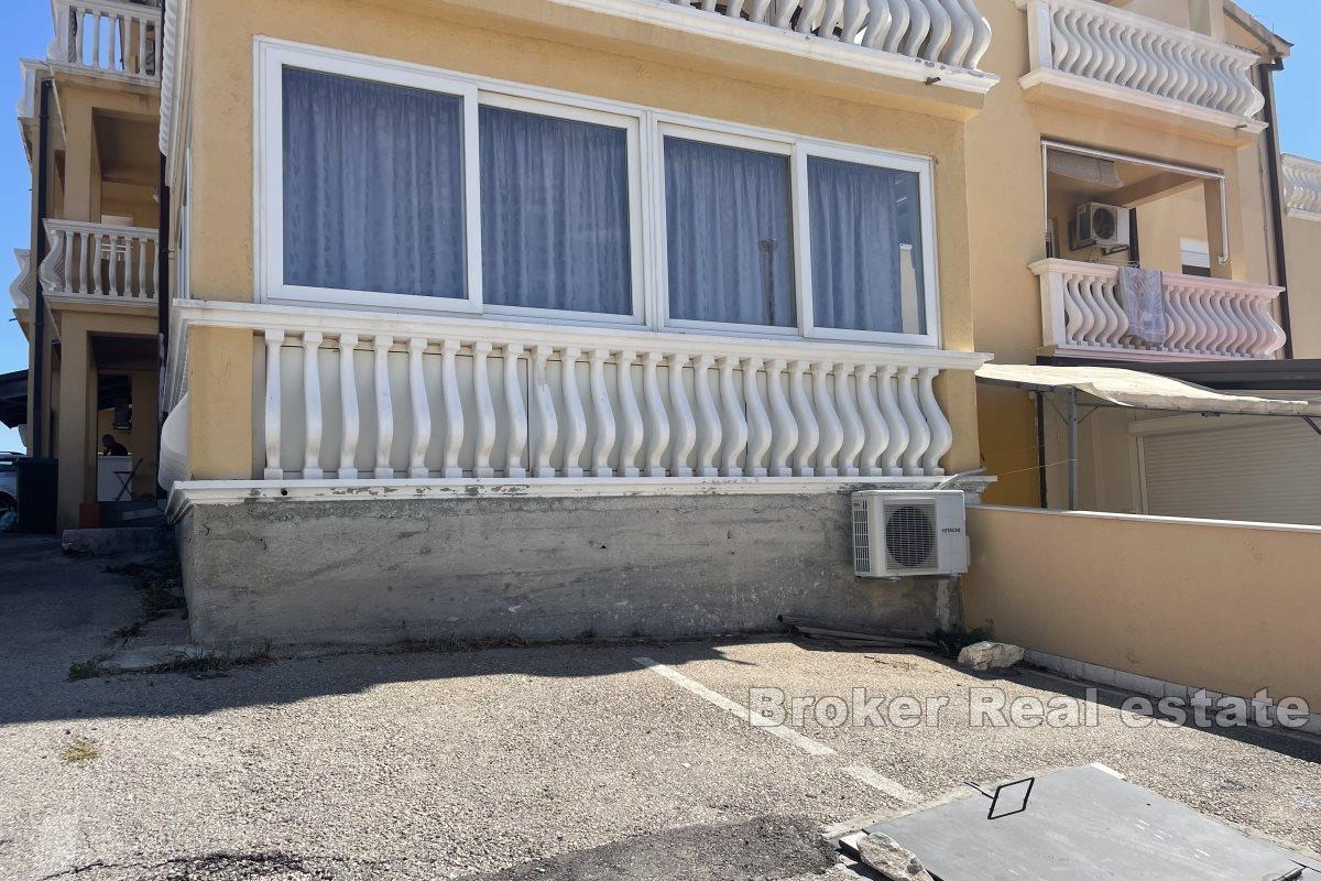Appartement d'une pièce près du centre de Rogoznica