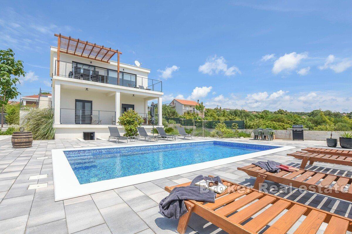 Vila with a pool near Rogoznica