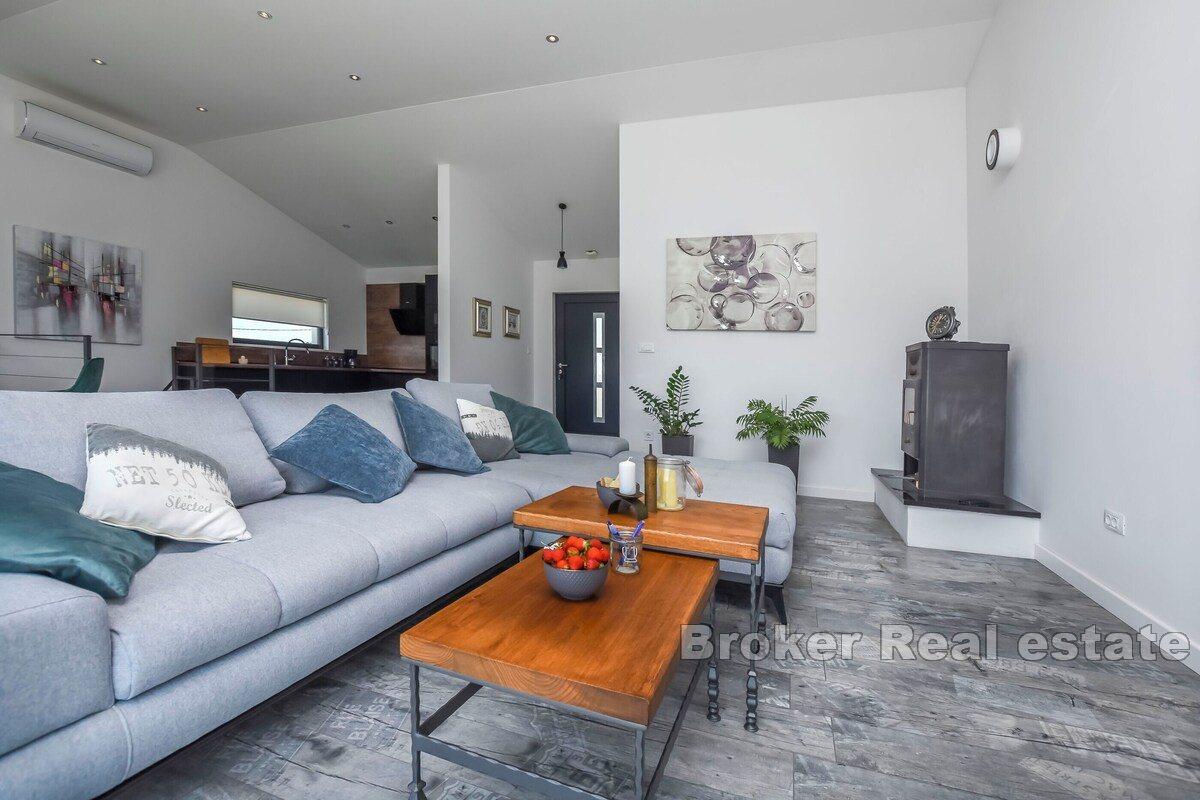 Vila s bazenom u blizini Rogoznice