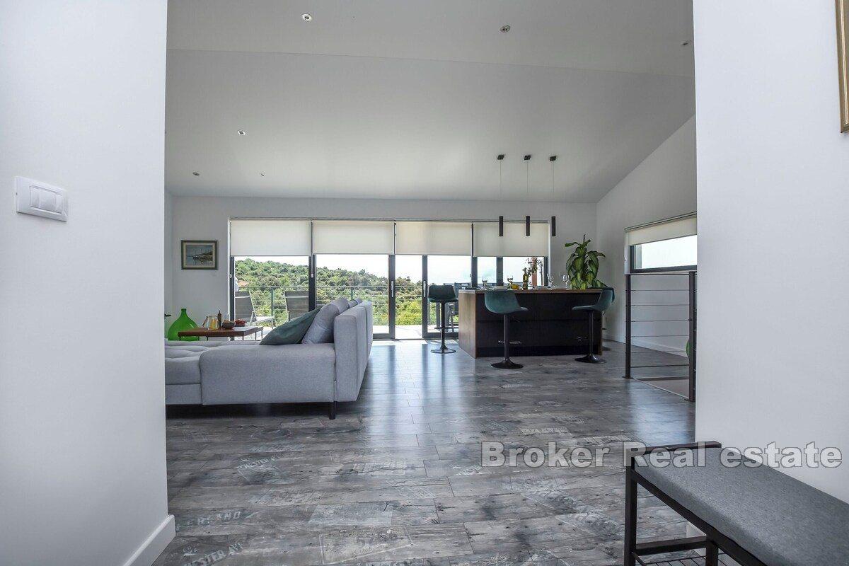 Вилла с бассейном недалеко от Рогозницы