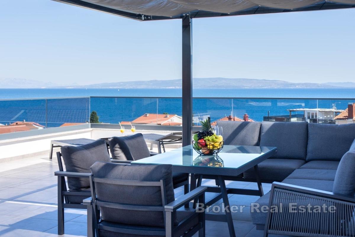 Moderní penthouse s výhledem na moře