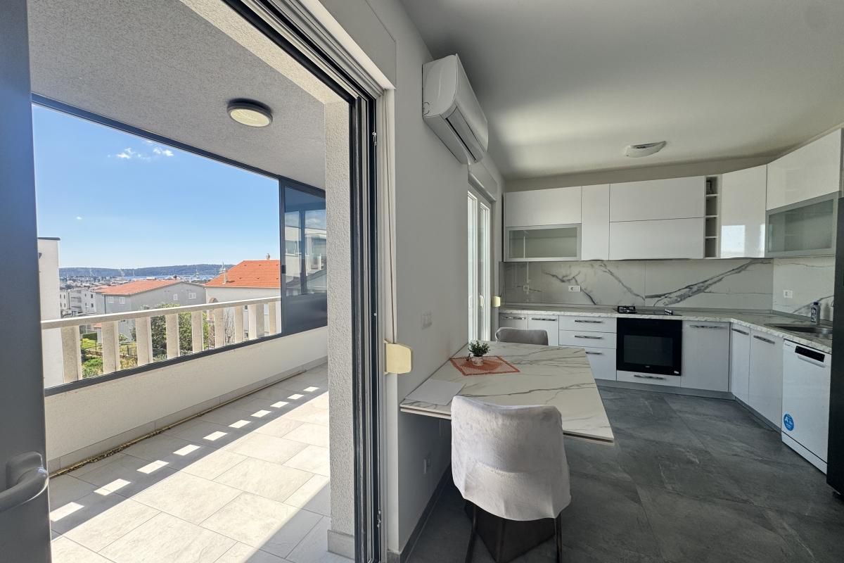 Moderní apartmán se 2 ložnicemi a výhledem na moře