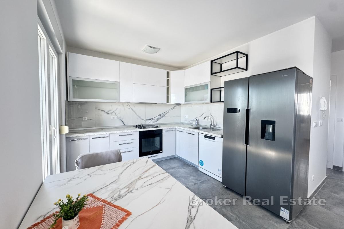 Moderní apartmán se 2 ložnicemi a výhledem na moře