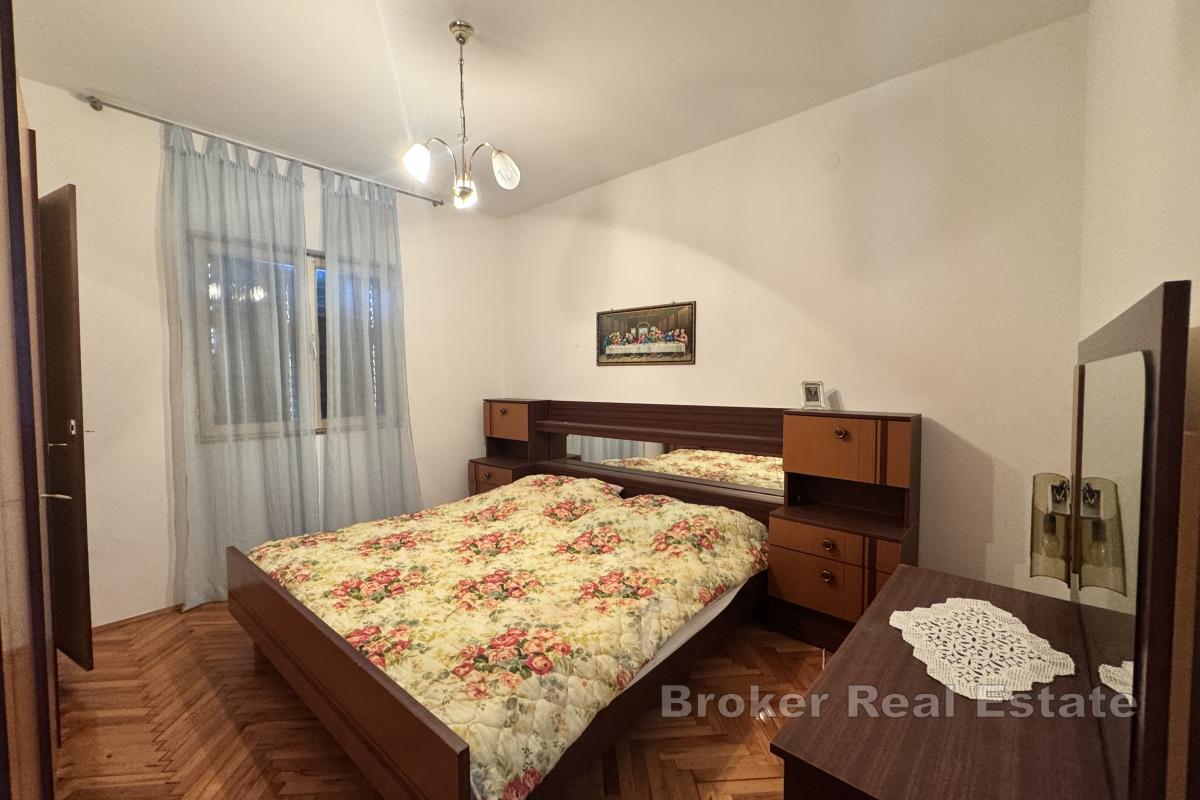 Недостроенный дом с видом на море