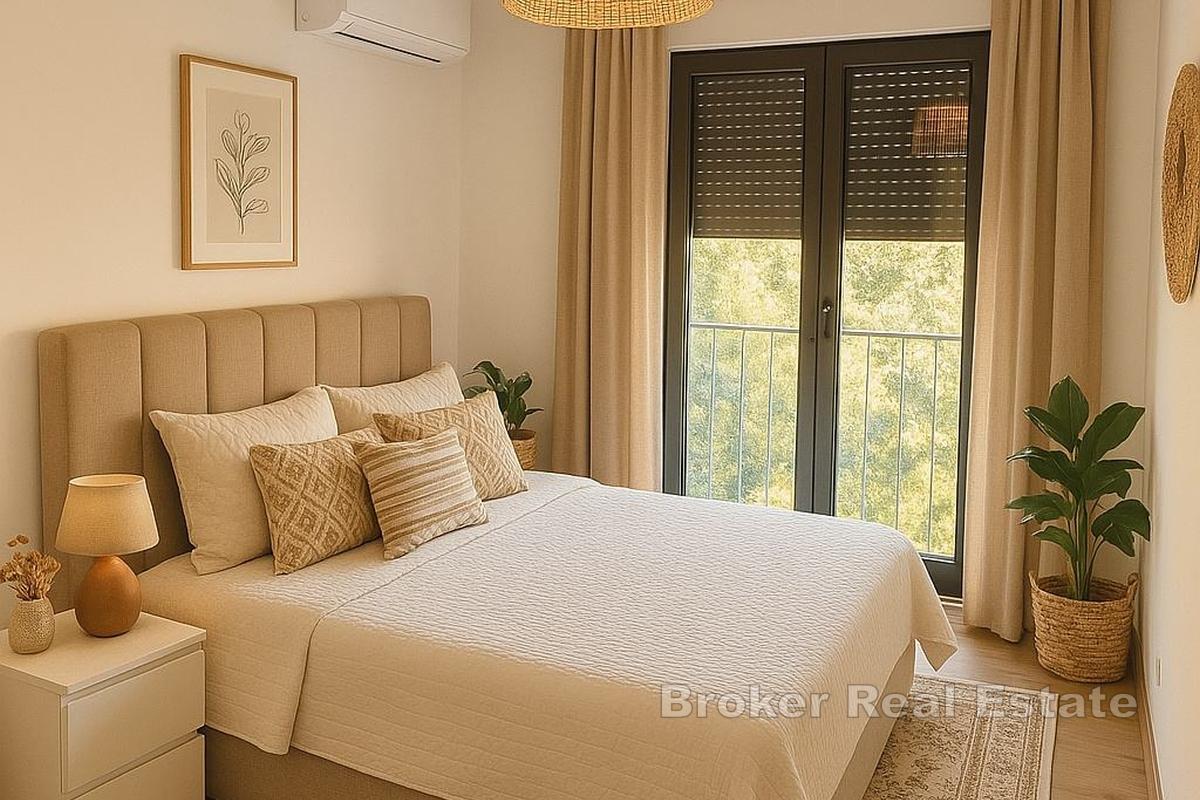 Nowoczesna willa w budowie z widokiem na morze