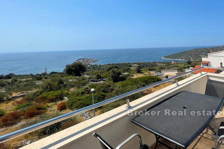 House with pool and panoramic sea view