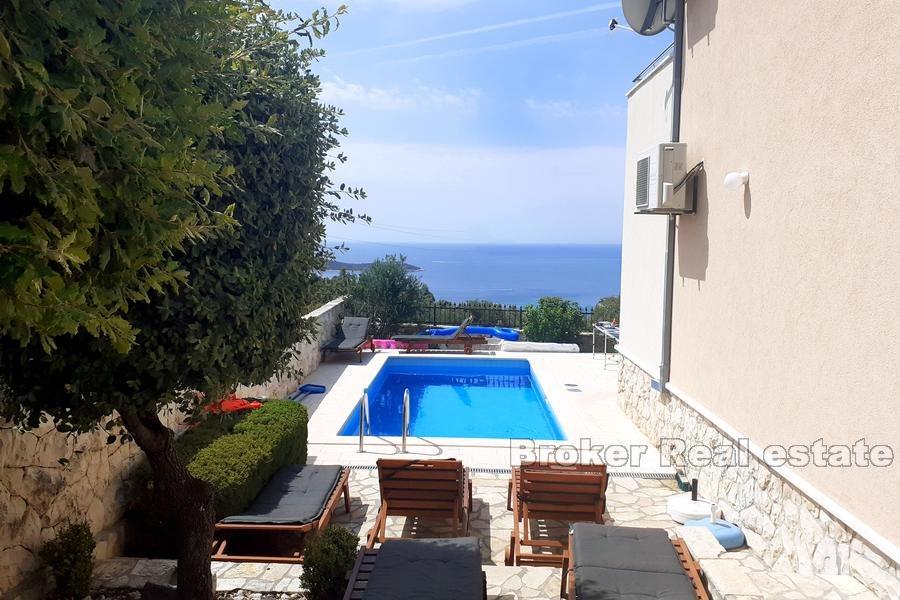 House with pool and panoramic sea view