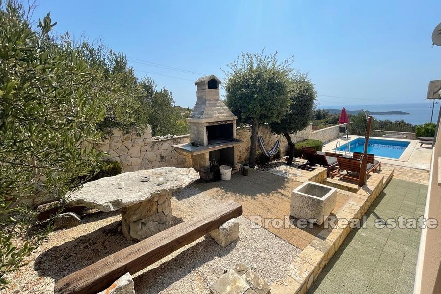 House with pool and panoramic sea view