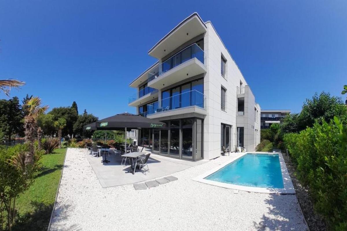 0001-2031-06-kastela-hotel-under-construction-sale