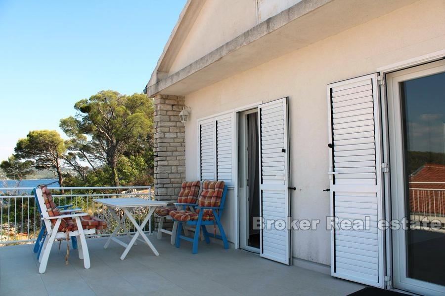 Maison sur trois étages avec vue mer