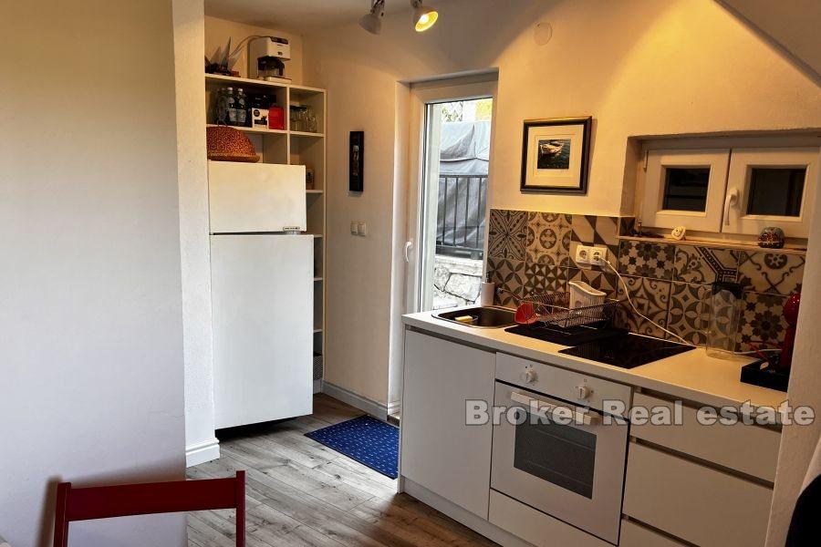 Каменный дом с видом на море