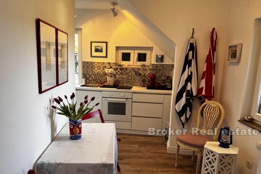 Каменный дом с видом на море