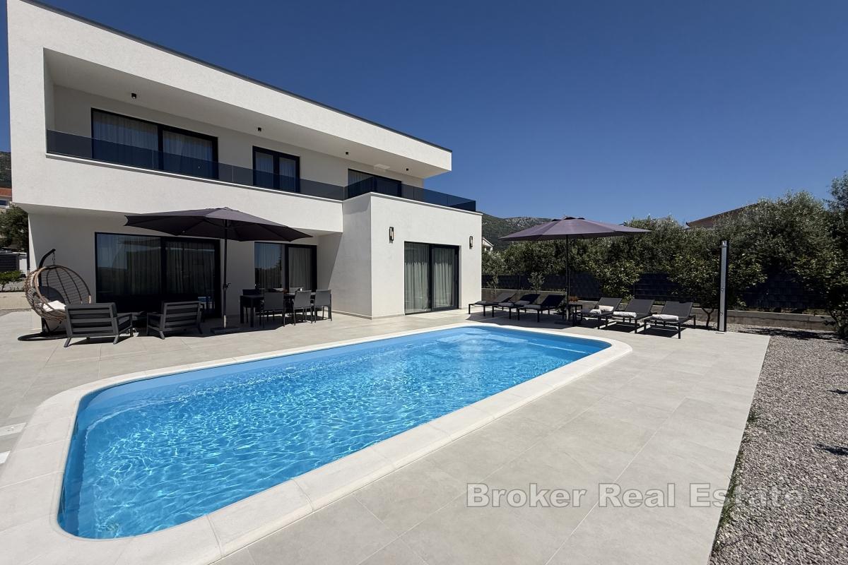 Moderne nybygg med havutsikt