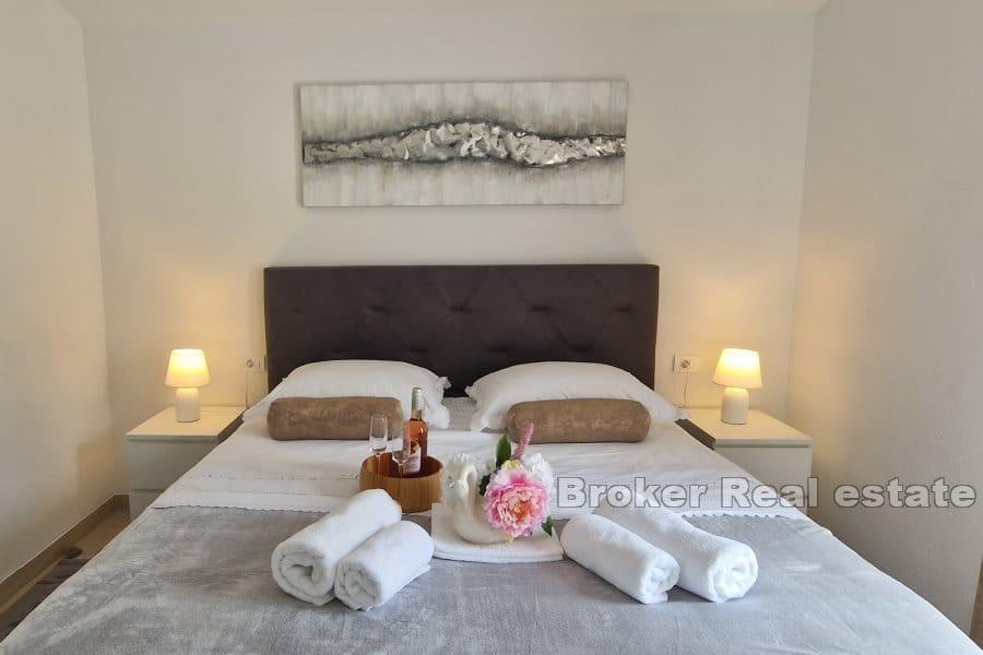 Bliźniak w drugim rzędzie od morza