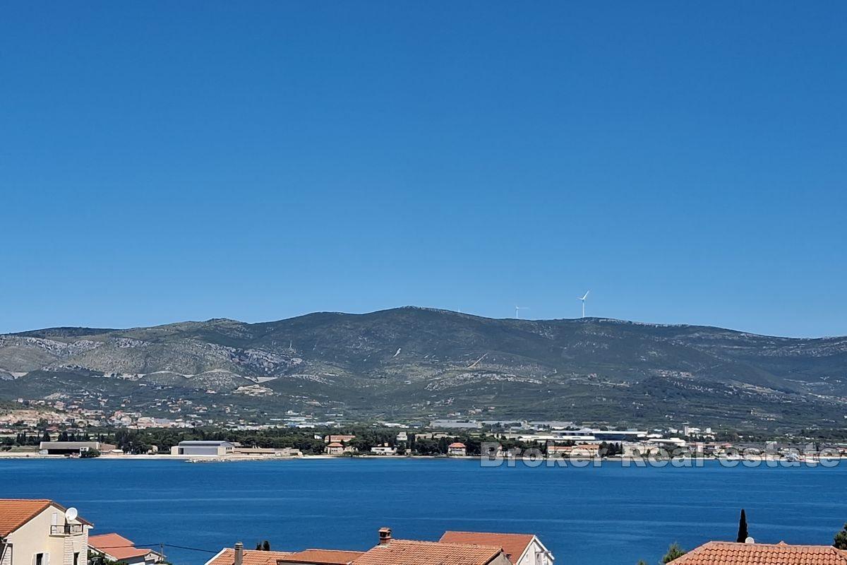 Dom apartamentowy z otwartym widokiem na morze