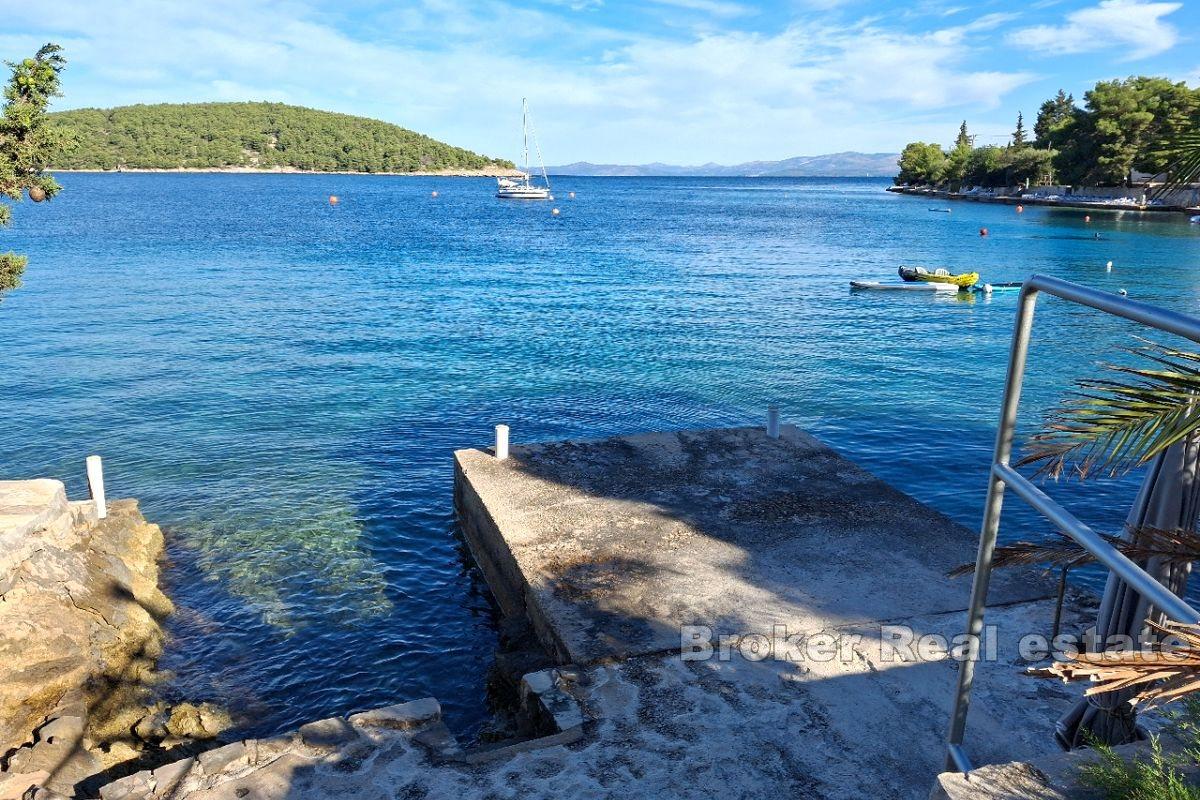 Building land with a project in the first row to the sea