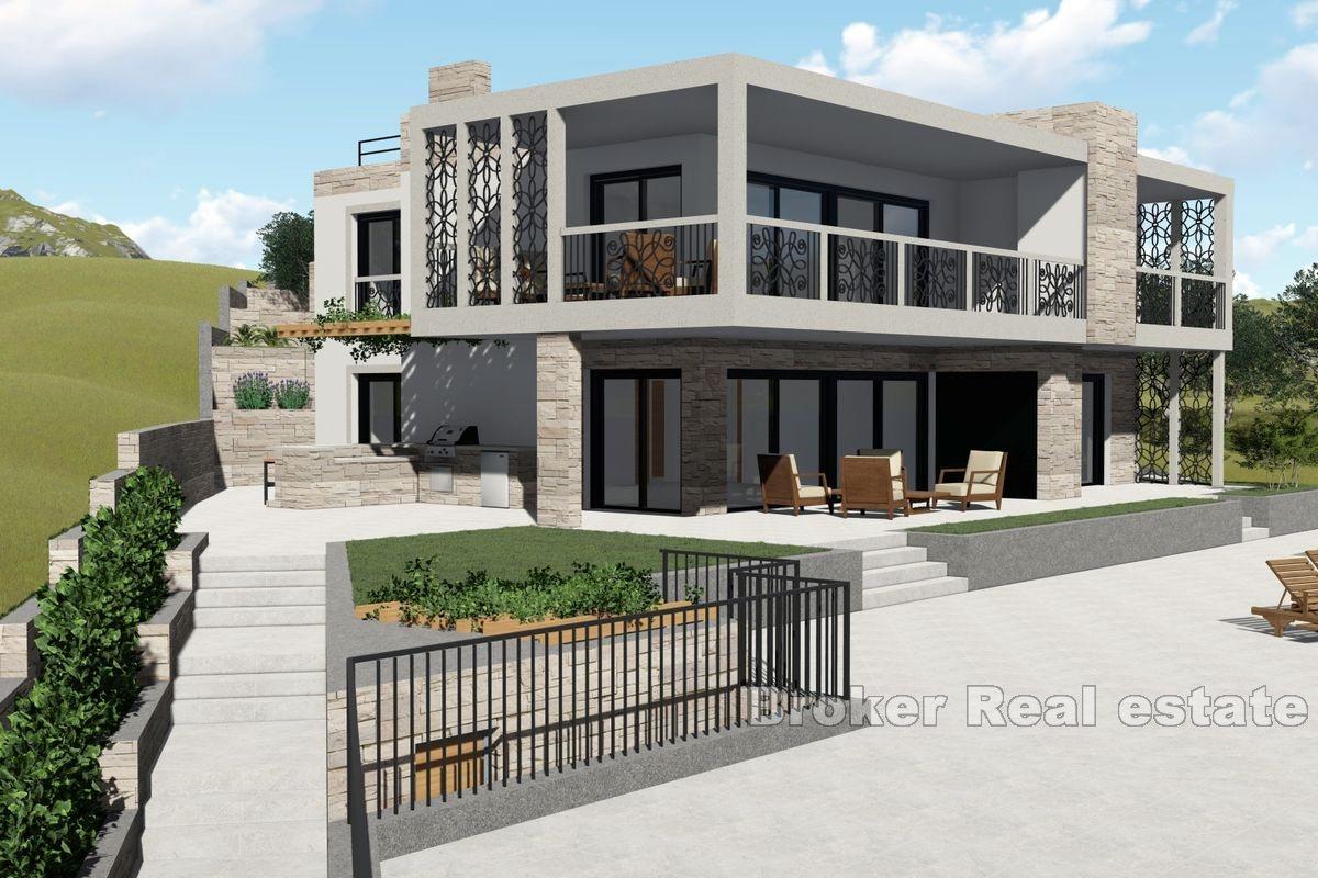 Building land with a project in the first row to the sea