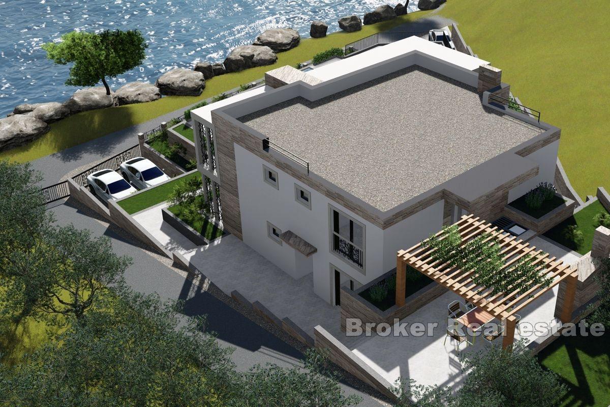 Building land with a project in the first row to the sea