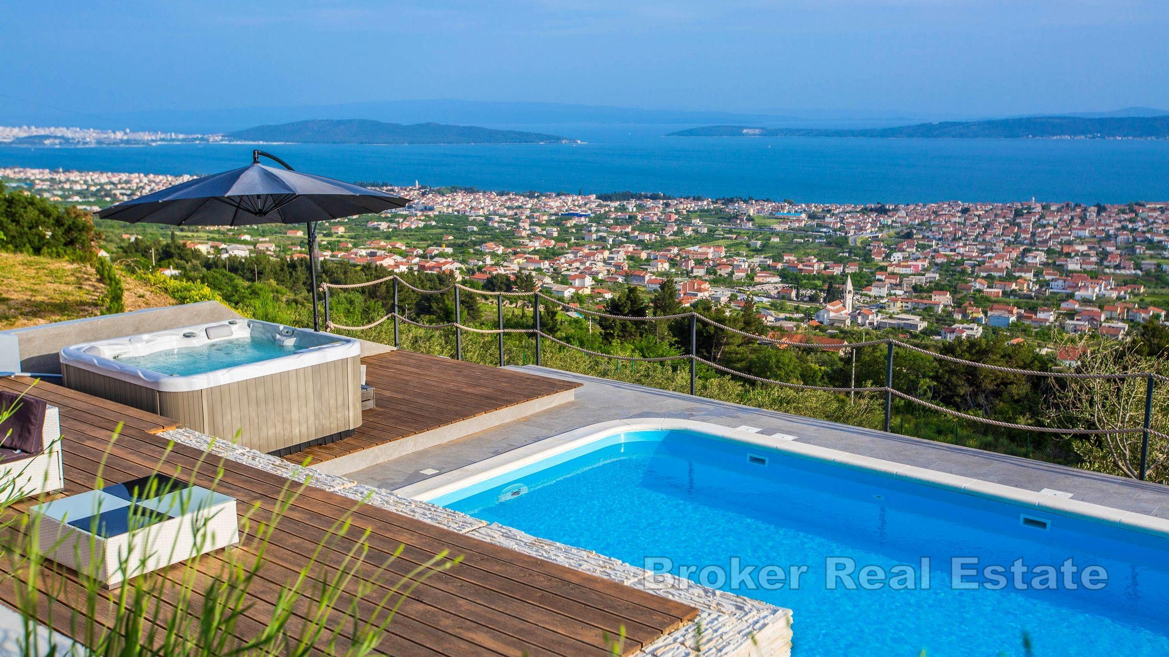 Lyxig villa med panoramautsikt över havet
