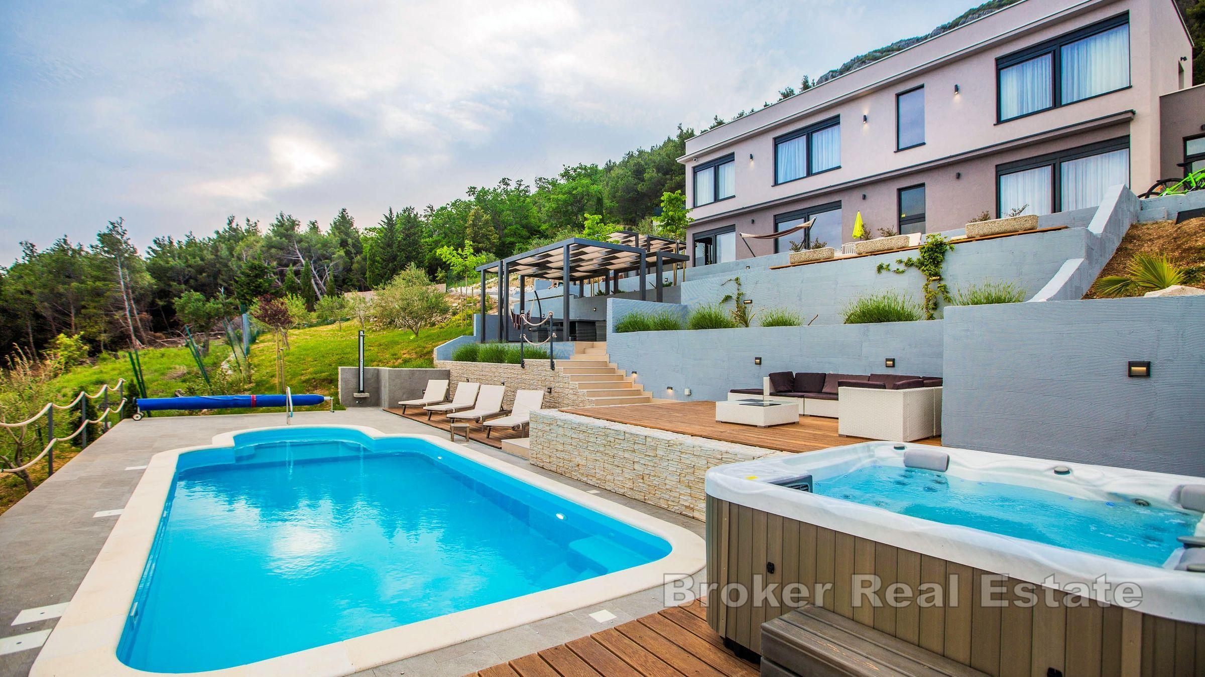 Luxusní vila s panoramatickým výhledem na moře