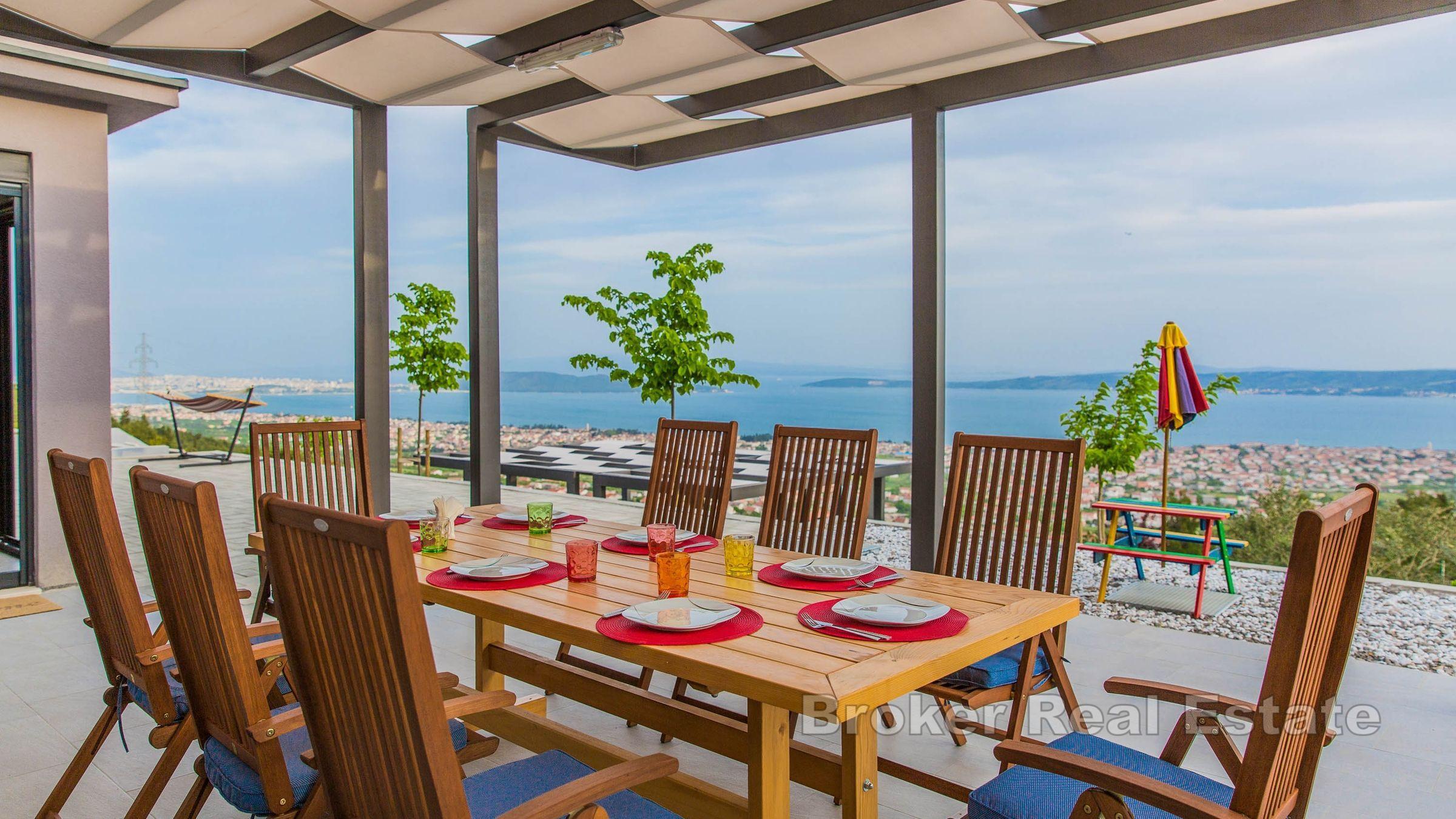 Lyxig villa med panoramautsikt över havet