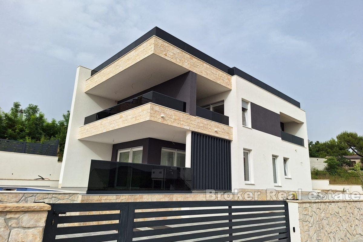 Neu gebaute Villa mit Meerblick