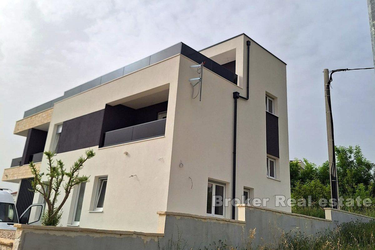 Neu gebaute Villa mit Meerblick