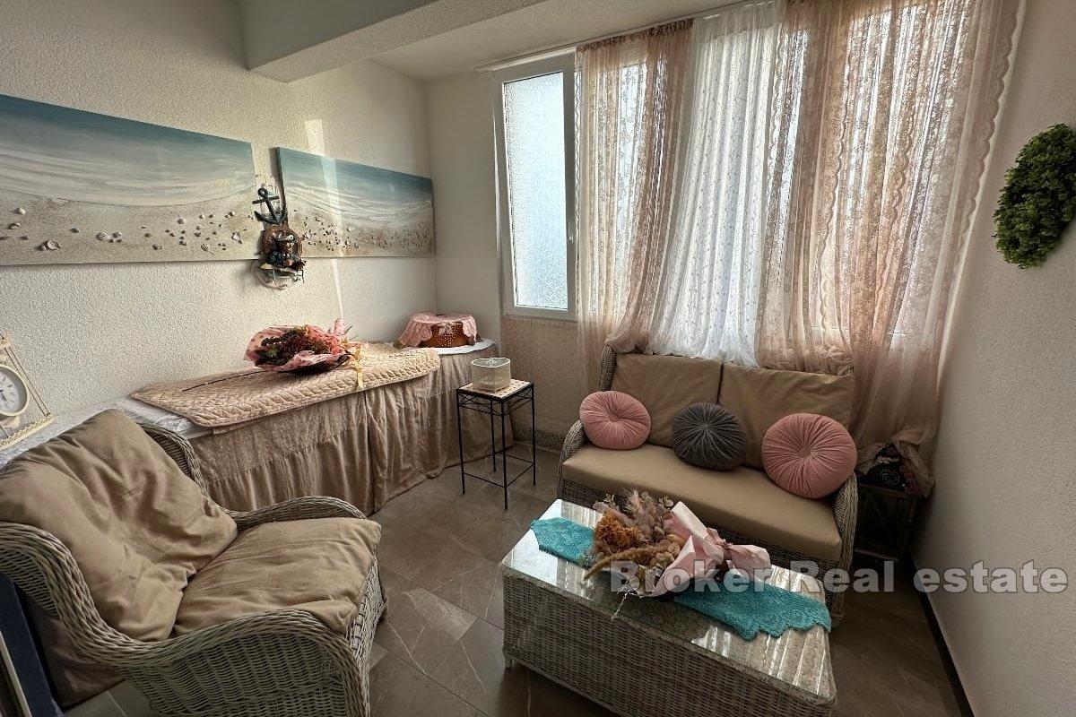 Nowoczesny apartament z częściowym widokiem na morze