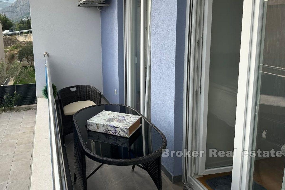 Nowoczesny apartament z częściowym widokiem na morze