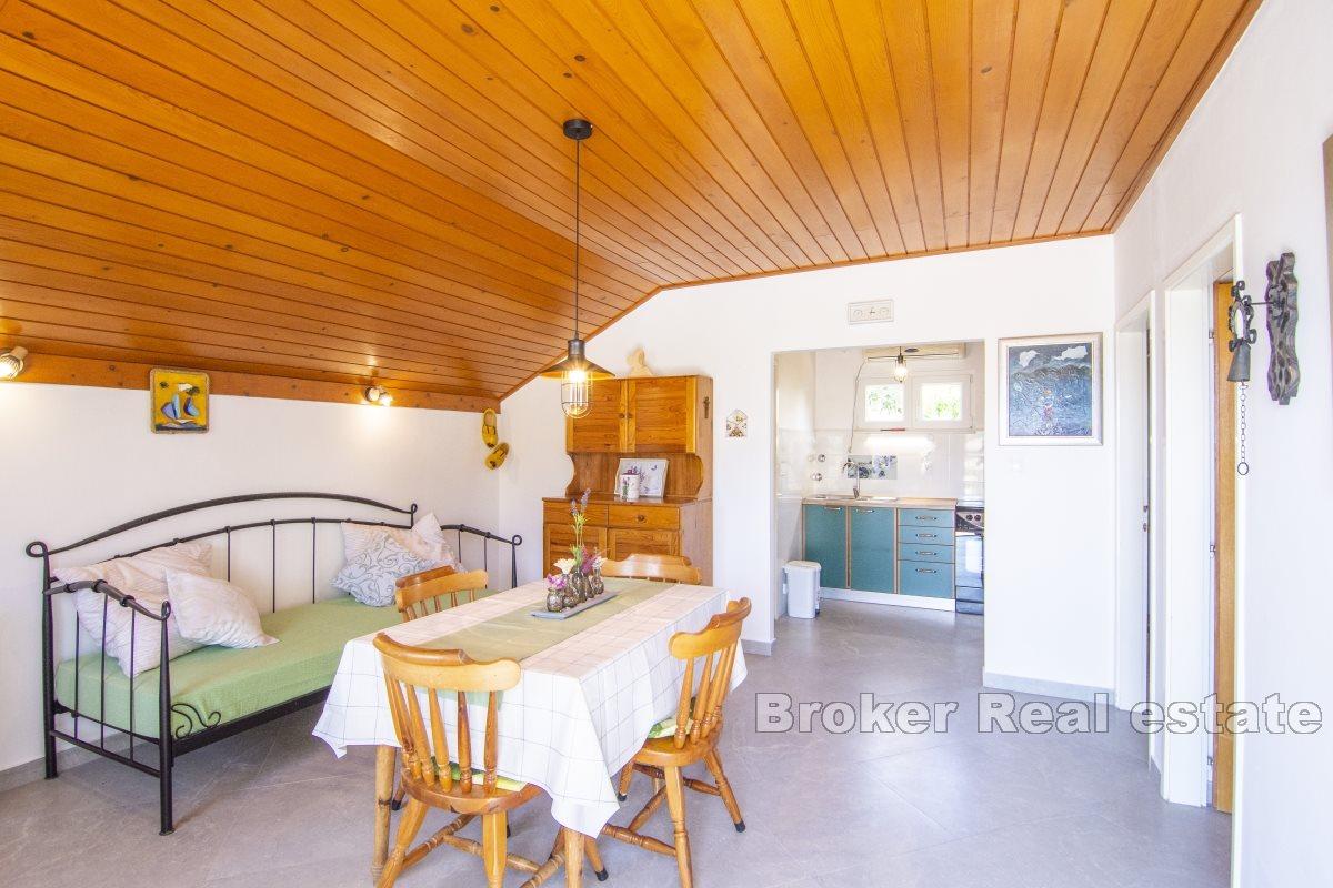 Kuća u drugom redu od mora s otvorenim pogledom na more