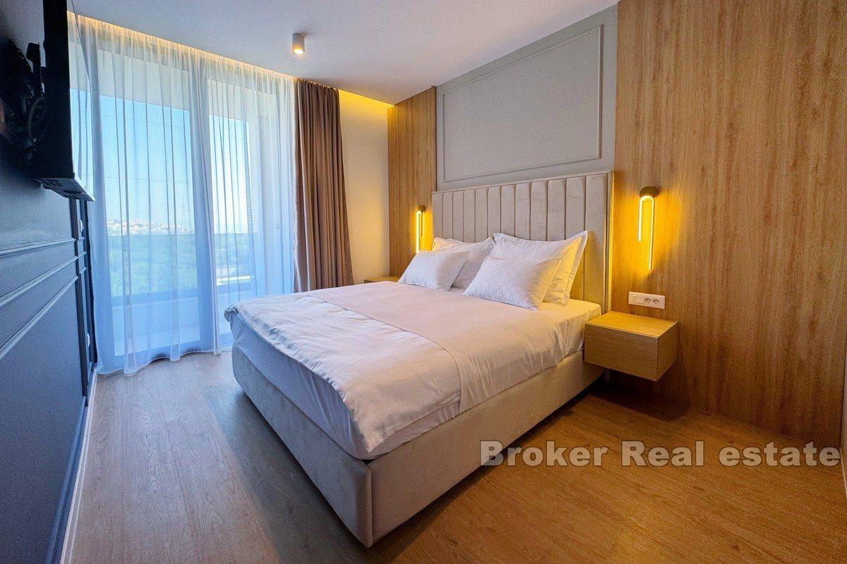 Nowoczesna, nowo wybudowana willa z basenem