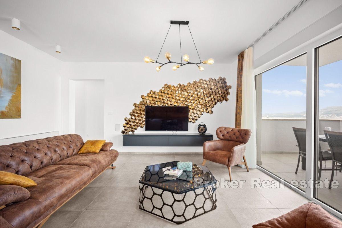 Luksusowy penthouse z basenem i pięknym widokiem na morze